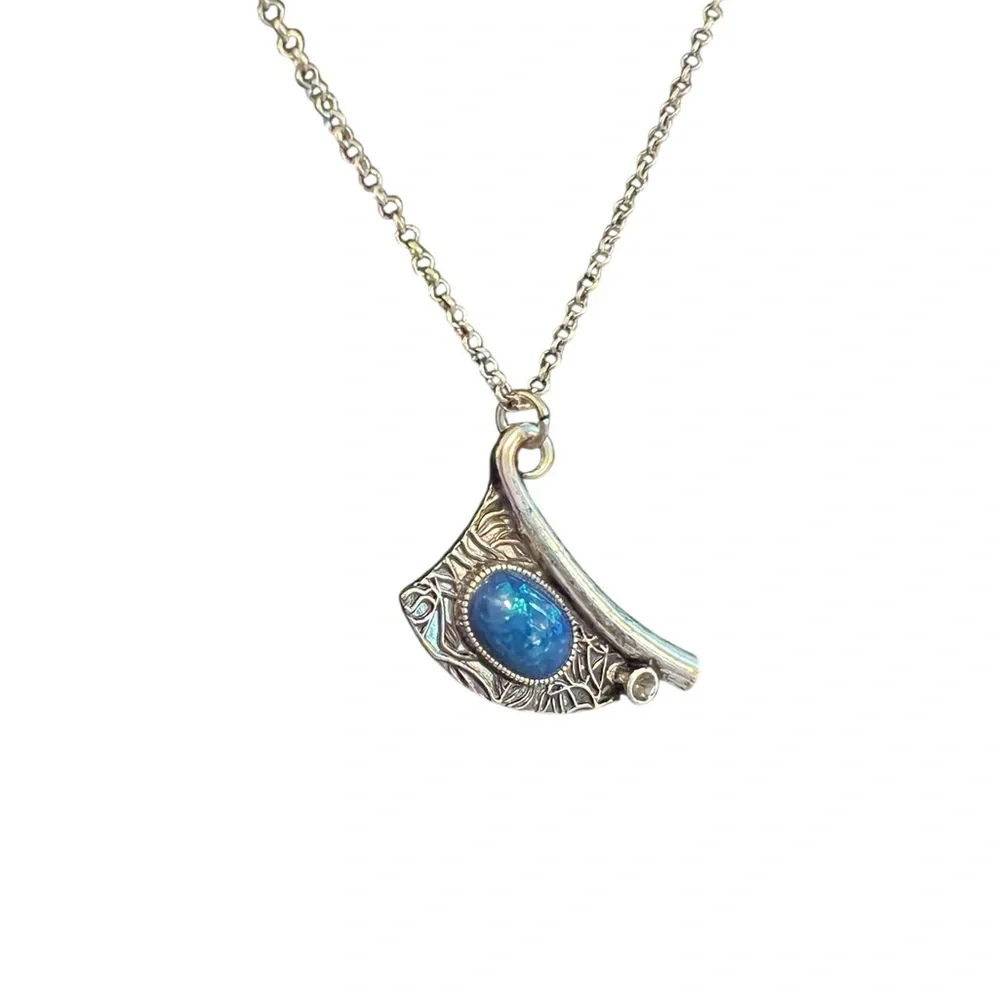 New~ HOWARDS
Remy Azure Pendant Necklace. Adjustable - Picture 3 of 5